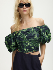 Gestuz - OmaiaGZ P off shoulder top - blouses korte mouwen - green flower - 4