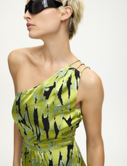 Gestuz - AnnaGZ silk one shoulder dress - vakarėlių drabužiai išparduotuvių kainomis - green blue scratch - 4