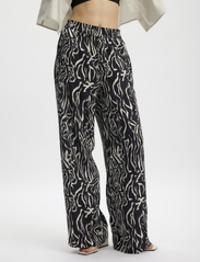 Gestuz - BrayaGZ P HW pants - bukser med brede ben - art zebra - 2