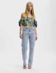 Gestuz - CaraGZ P blouse - short-sleeved blouses - lime flower - 3