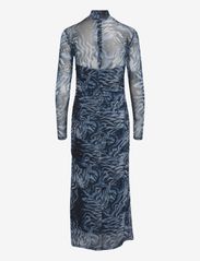 Gestuz - EwaGZ P long dress - fodralklänningar - grey blue ripple - 2