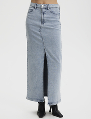 Gestuz - SiwGZ HW long skirt - denimskjørt - light blue washed - 0
