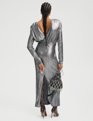 Gestuz - EiraGZ long dress - festmode zu outlet-preisen - silver structure - 4