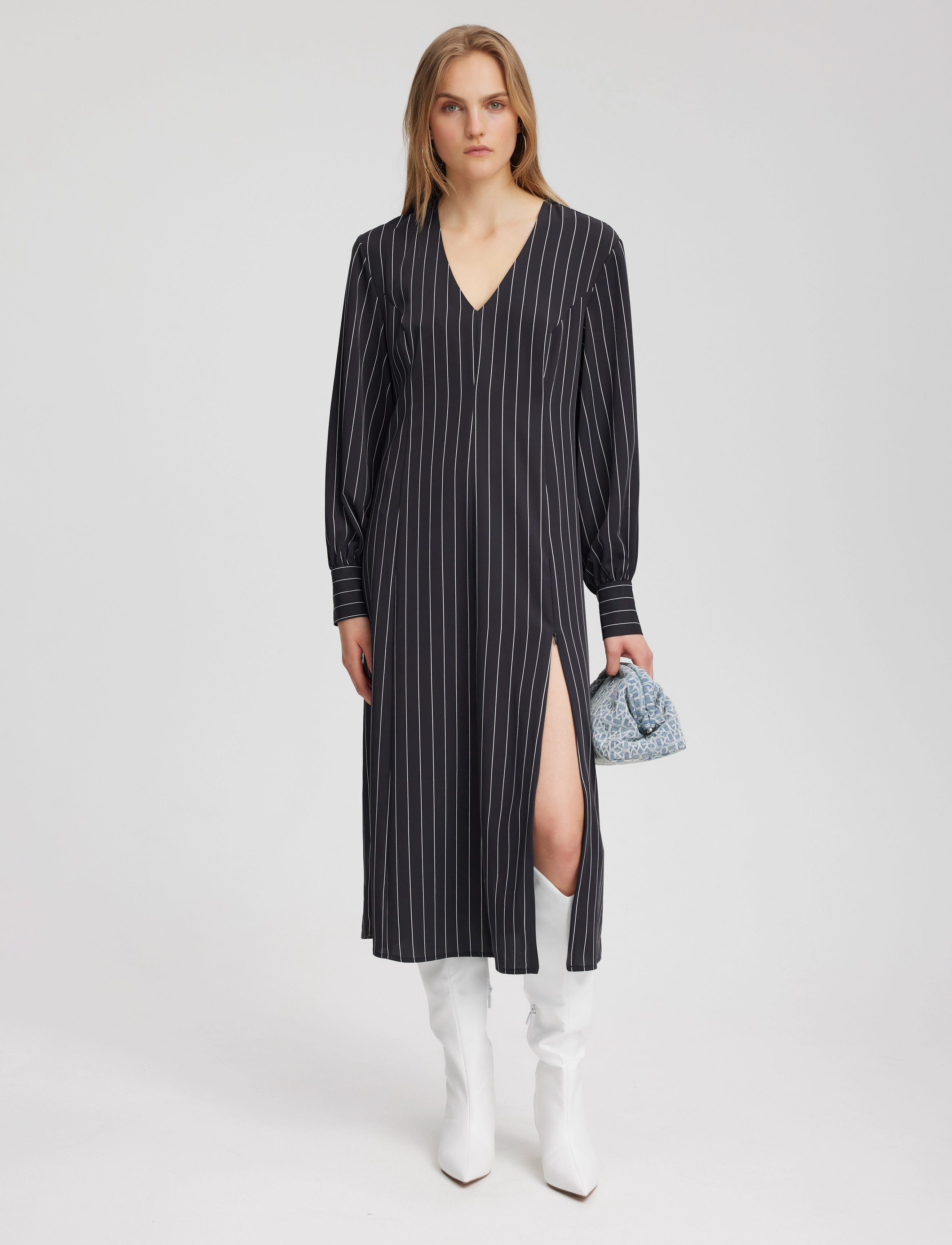 Gestuz - Fryla P V-neck midi dress - midi kjoler - black pinstripe - 3