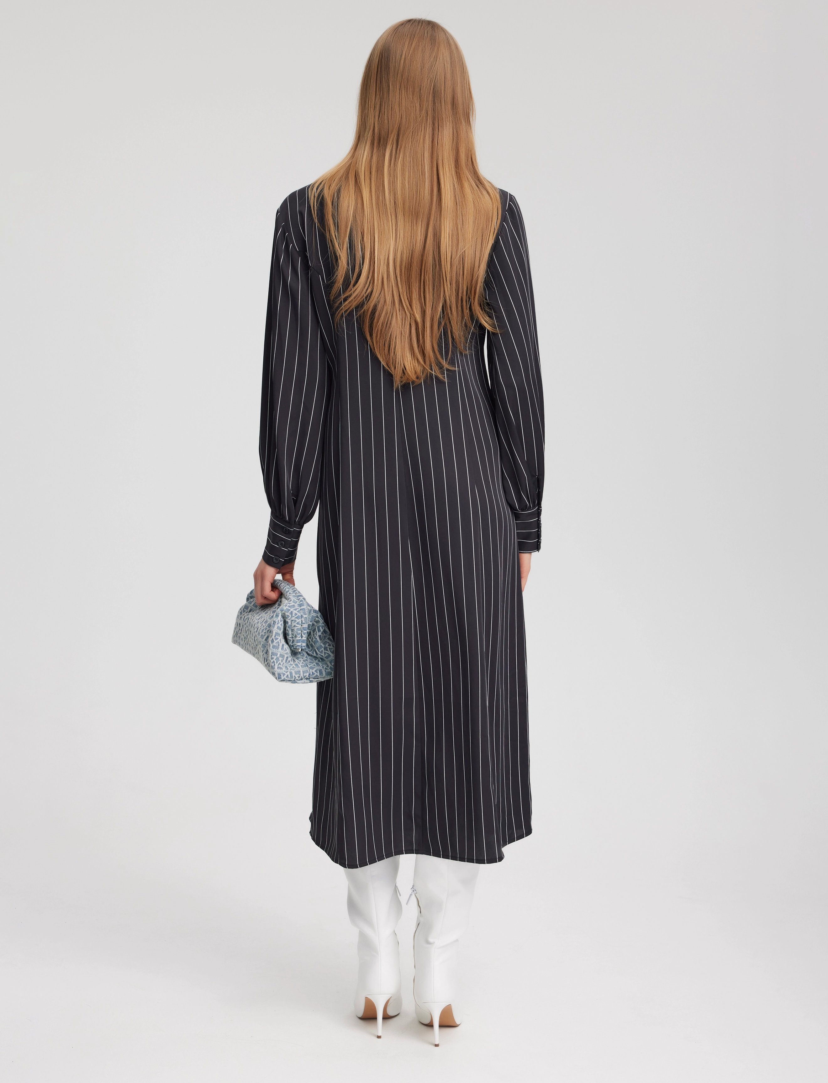 Gestuz - Fryla P V-neck midi dress - midi kjoler - black pinstripe - 4