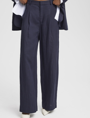 Gestuz - LizaGZ linen HW pants NOOS - party wear at outlet prices - tammy navy - 4