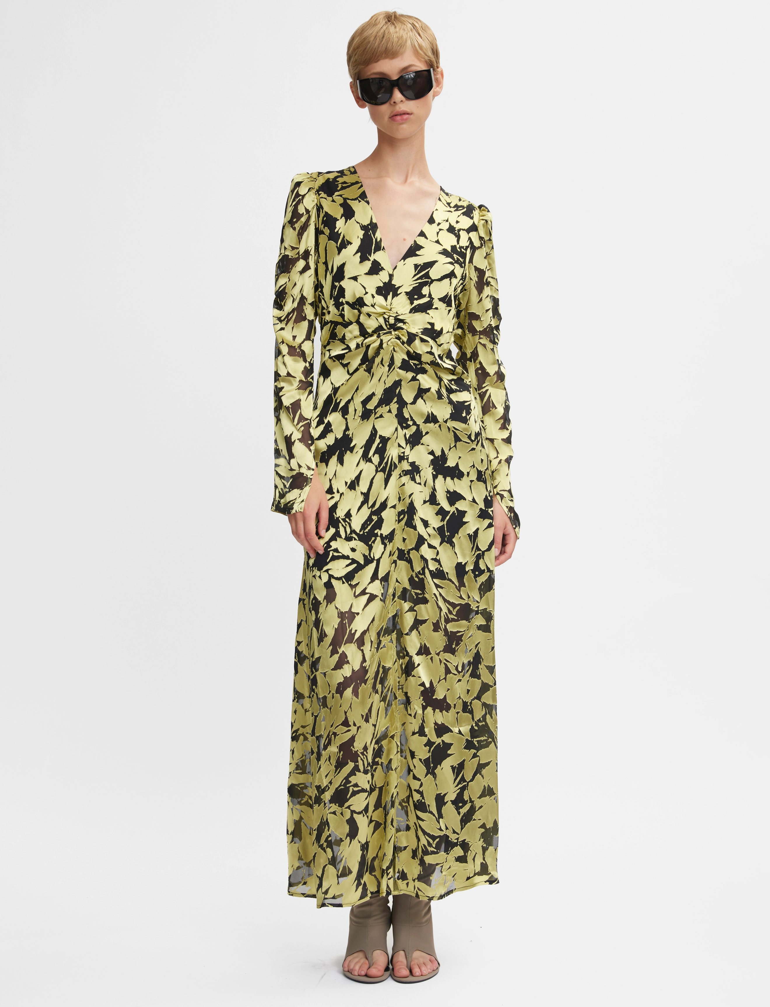Gestuz - SikuraGZ P silk maxi dress - aftenkjoler - luminary green leaves - 3