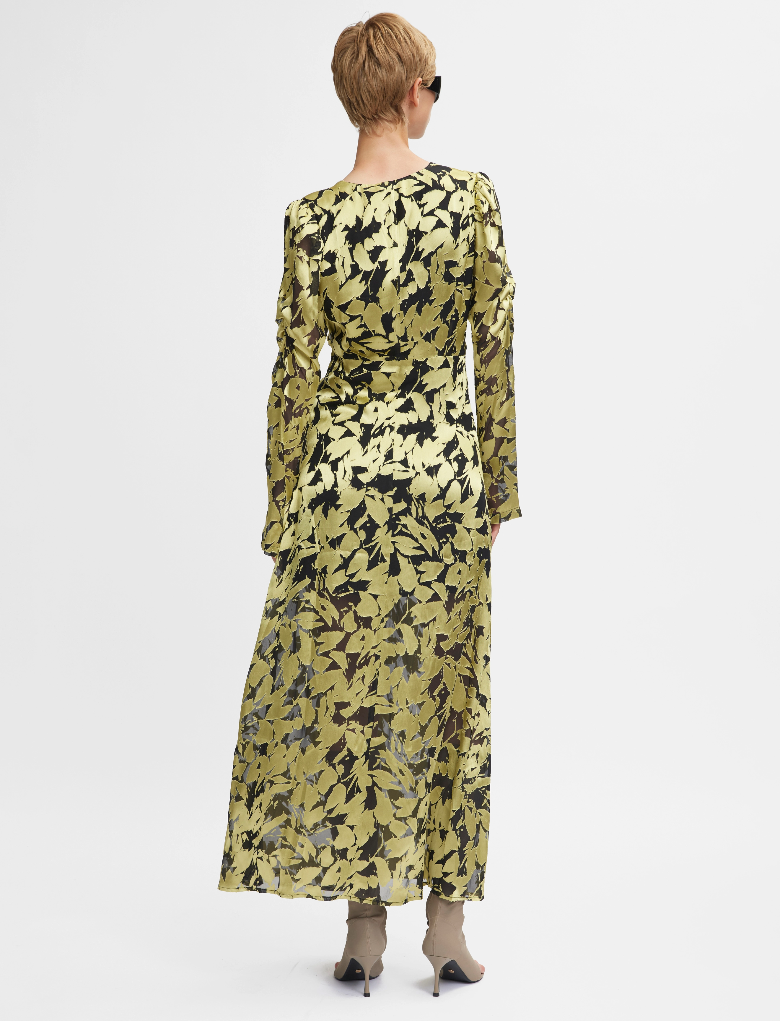 Gestuz - SikuraGZ P silk maxi dress - aftenkjoler - luminary green leaves - 4