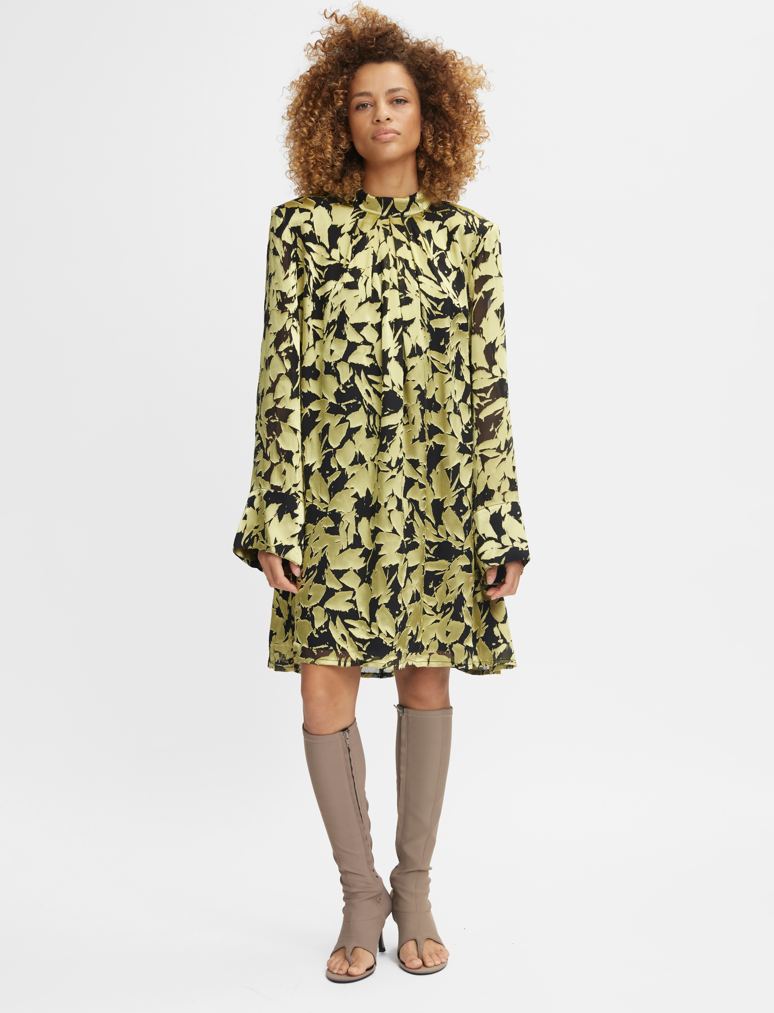 Gestuz SikuraGZ P silk short dress - Kjoler - LUMINARY GREEN LEAVES / gold