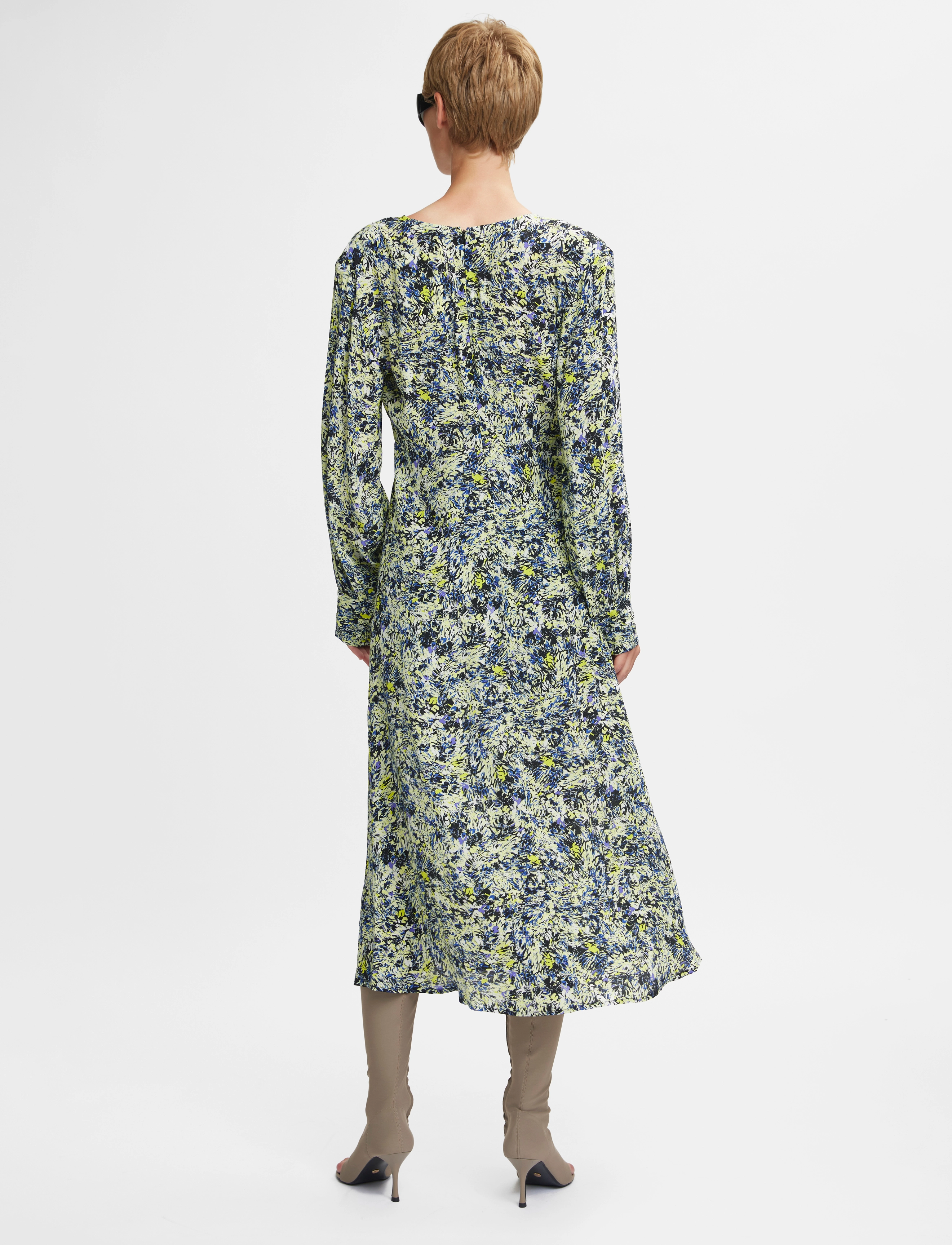 Gestuz - JillyGZ P midi dress - midikleidid - green floral multi - 3