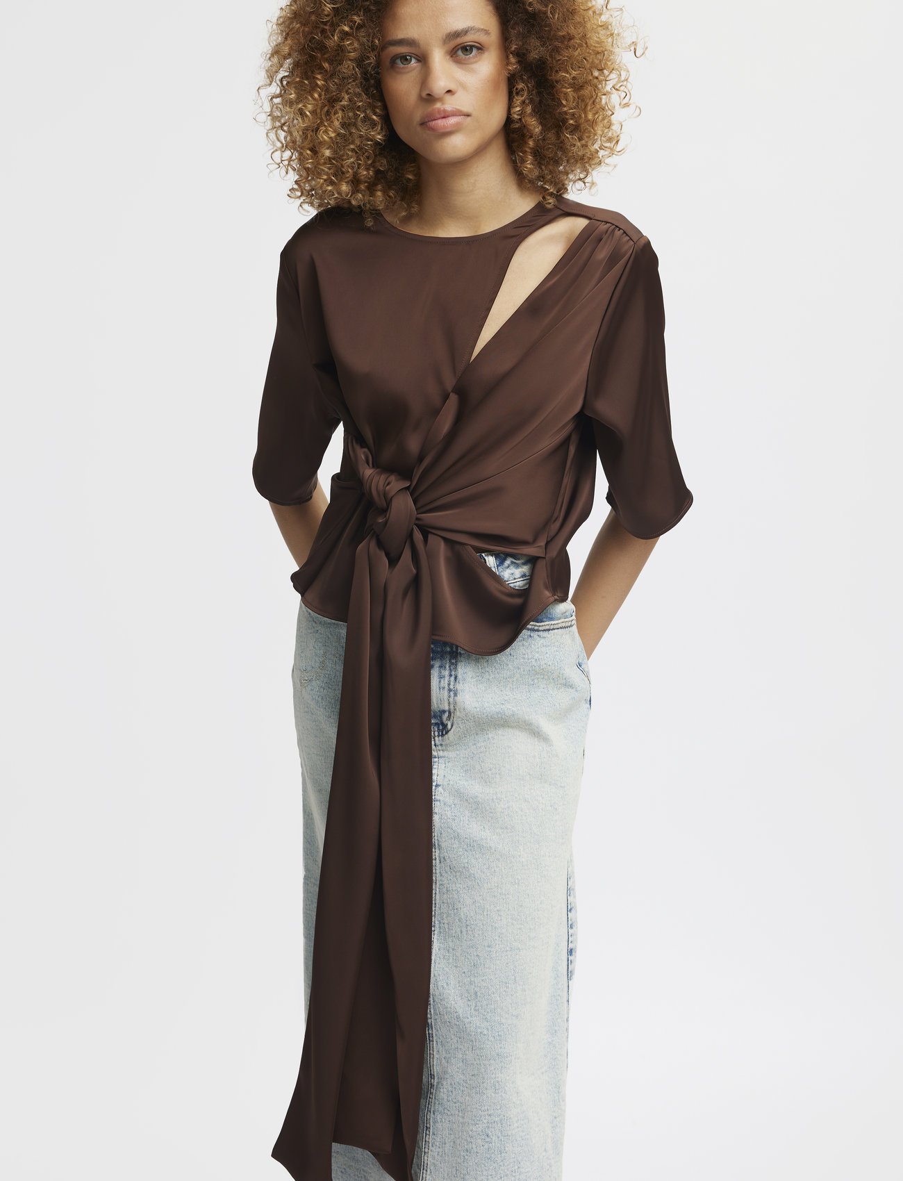 Gestuz - HarperGZ knot blouse - short-sleeved blouses - dark brown - 0