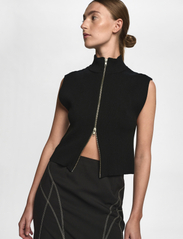 Gestuz - YasmiaGZ waistcoat - knitted vests - black - 2