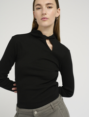 Gestuz - DrewGZ LS knot blouse - long-sleeved tops - black - 2
