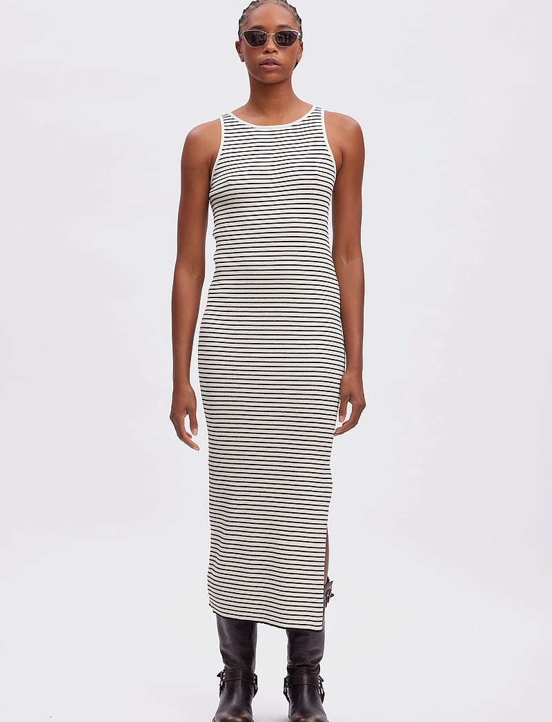 Gestuz - StinaGZ dress - t-shirt-kleider - afterglow/black striped - 3