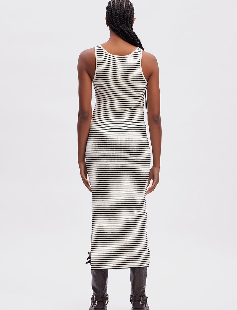 Gestuz - StinaGZ dress - t-shirt-kleider - afterglow/black striped - 4