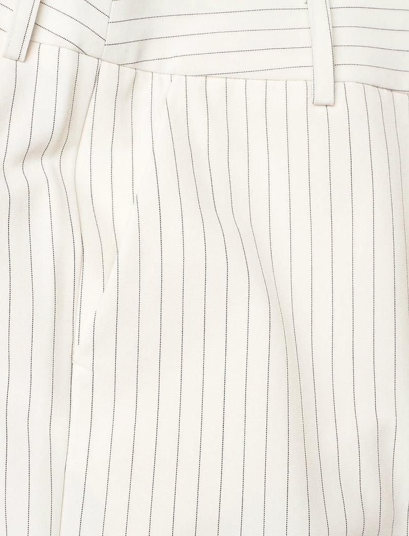 Gestuz - JoelleGZ mel. pinstripe MW pants - kostymbyxor - egret/grey pinstripe - 2