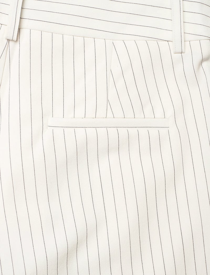 Gestuz - JoelleGZ mel. pinstripe MW pants - kostymbyxor - egret/grey pinstripe - 4