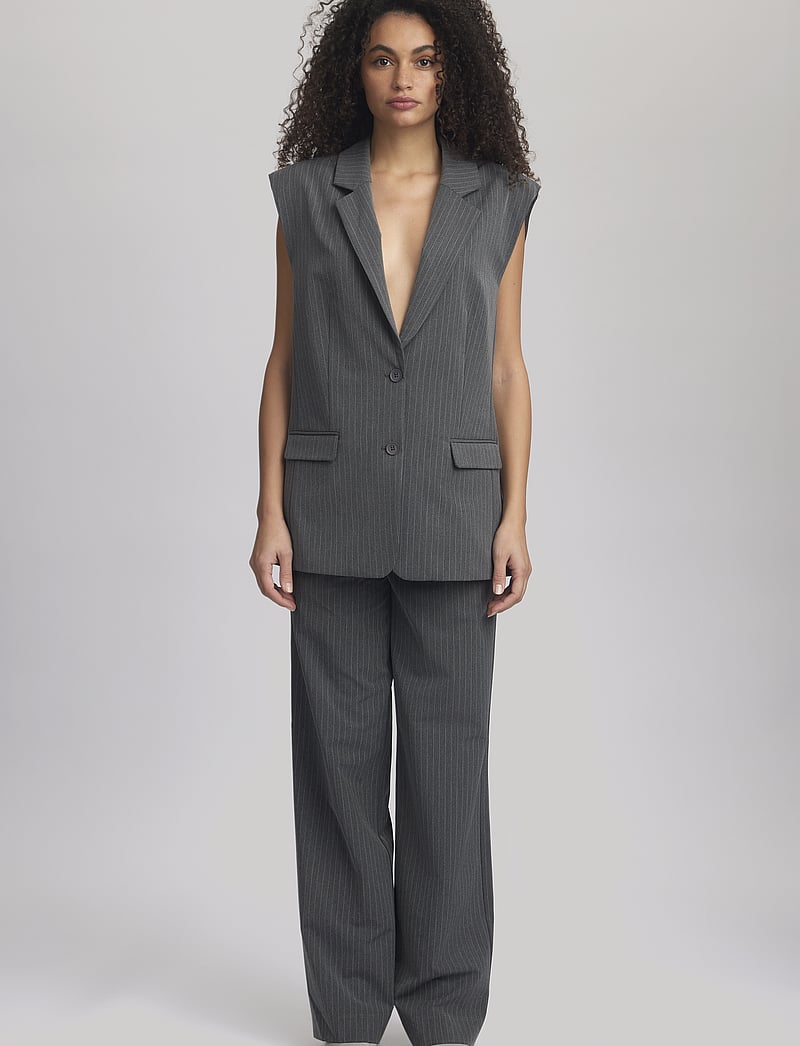 Gestuz - JoelleGZ mel. pinstripe waistcoat - westen - grey pinstripe - 3