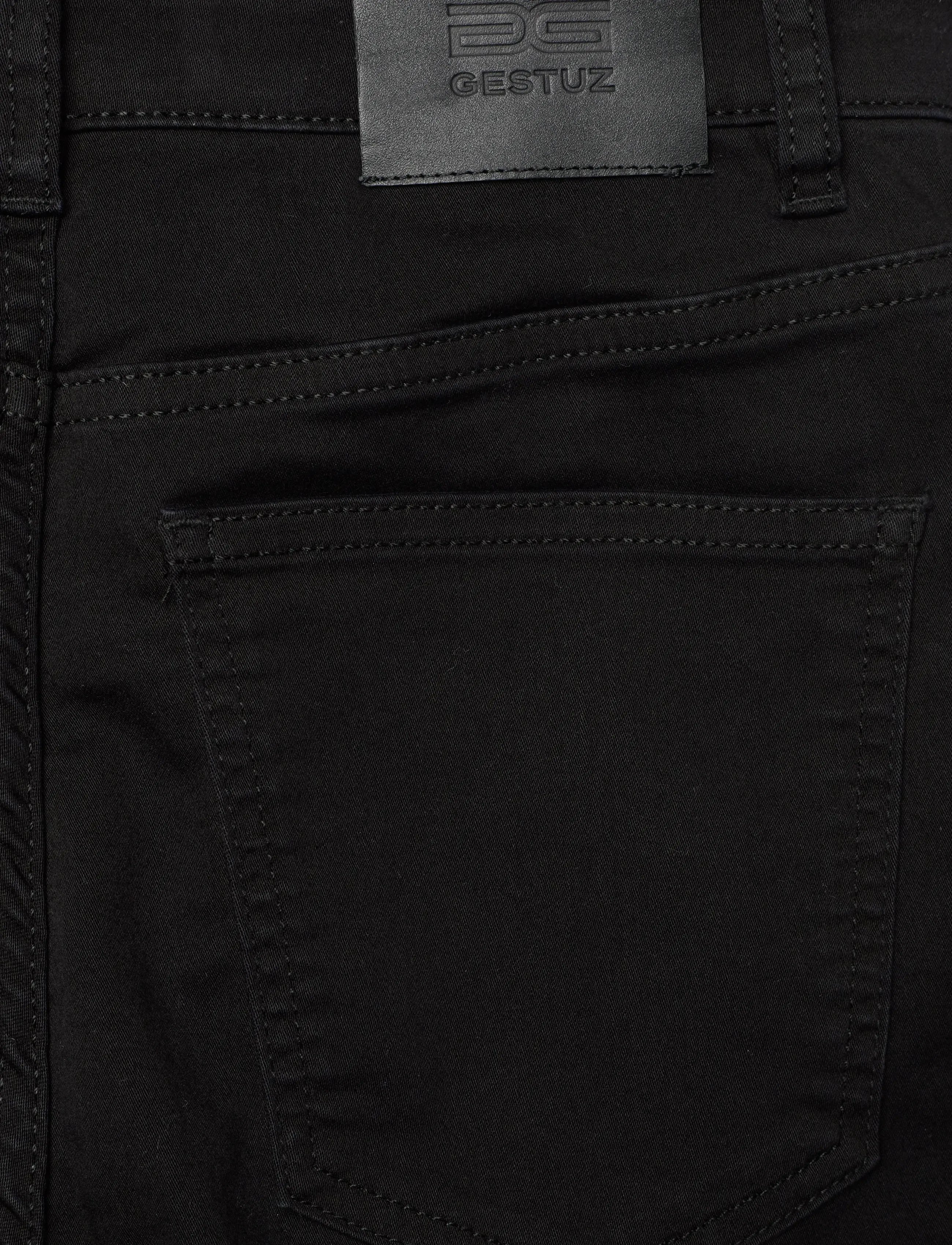 Gestuz - RivylinaGZ flared HW jeans NOOS - utsvängda jeans - black washed - 4