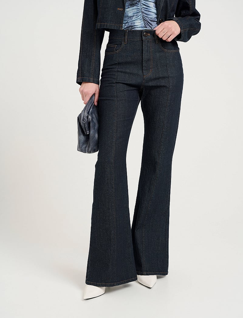 Gestuz - TilmaGZ HW flared jeans - slengbukser - dark blue unwashed - 0