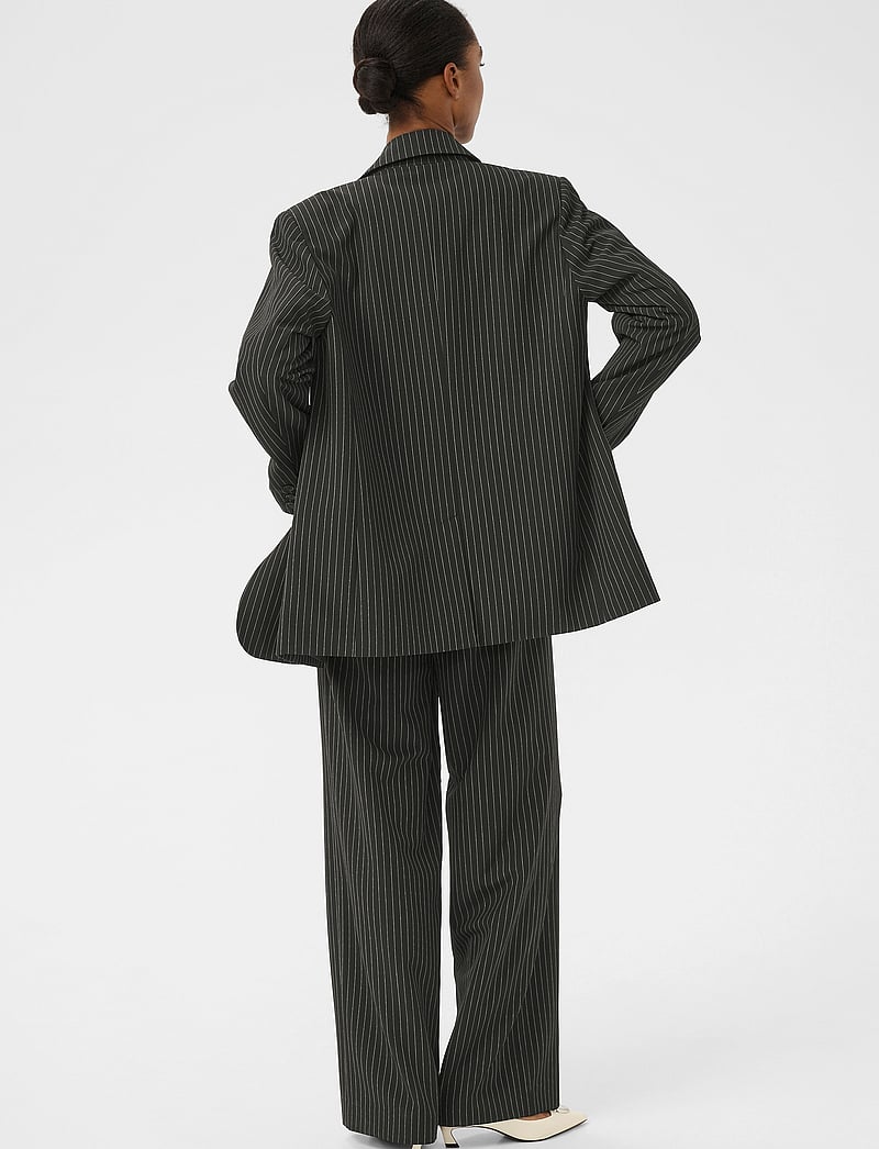 Gestuz - JoelleGZ pinstripe blazer 2.0 NOOS - oversize blazer - black pinstripe - 4