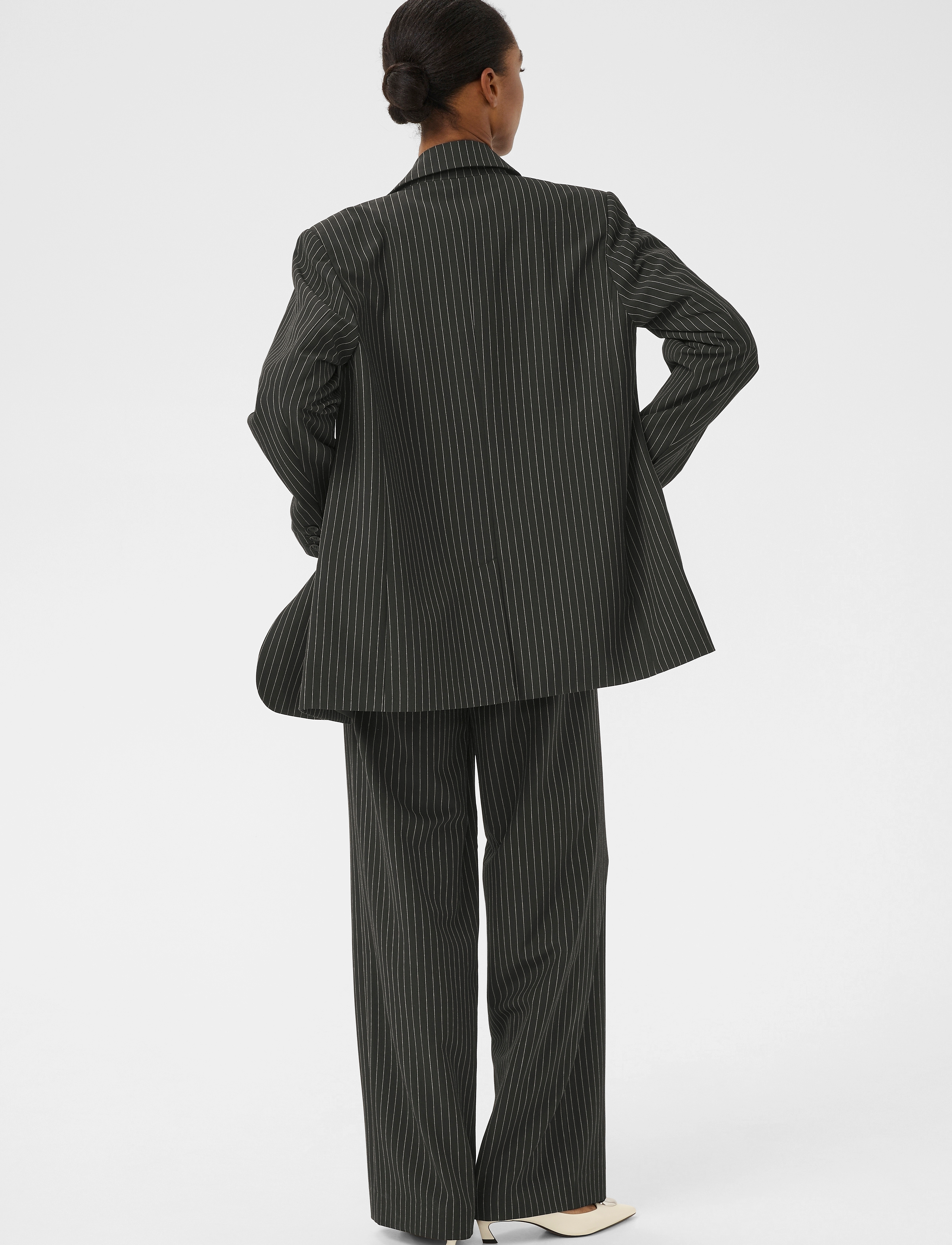 Gestuz - JoelleGZ pinstripe blazer 2.0 NOOS - oversize blazer - black pinstripe - 4