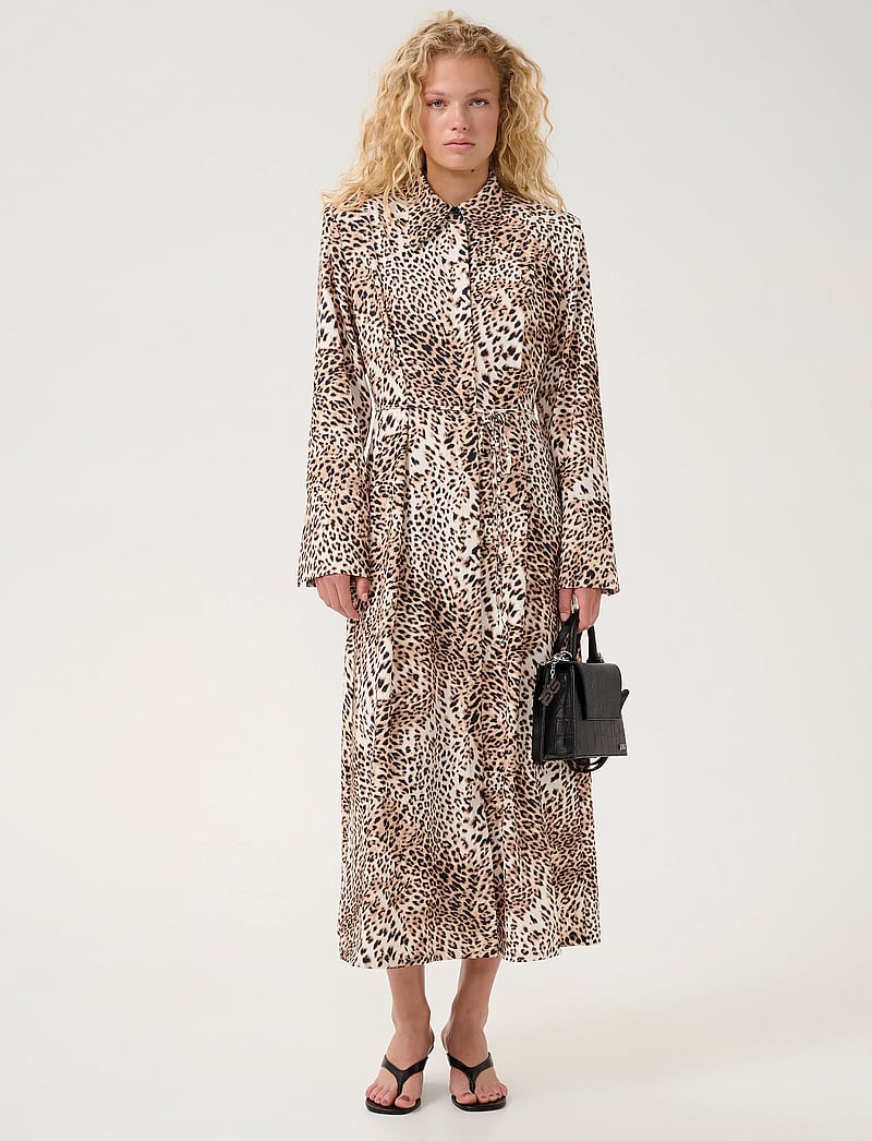 Gestuz - GZmareen P LS dress - skjortekjoler - light leopard - 3