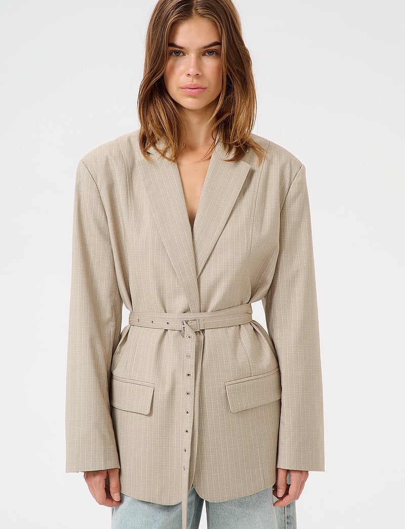 Gestuz - GZtiff OZ blazer - single breasted blazers - pinstripe dust green - 0