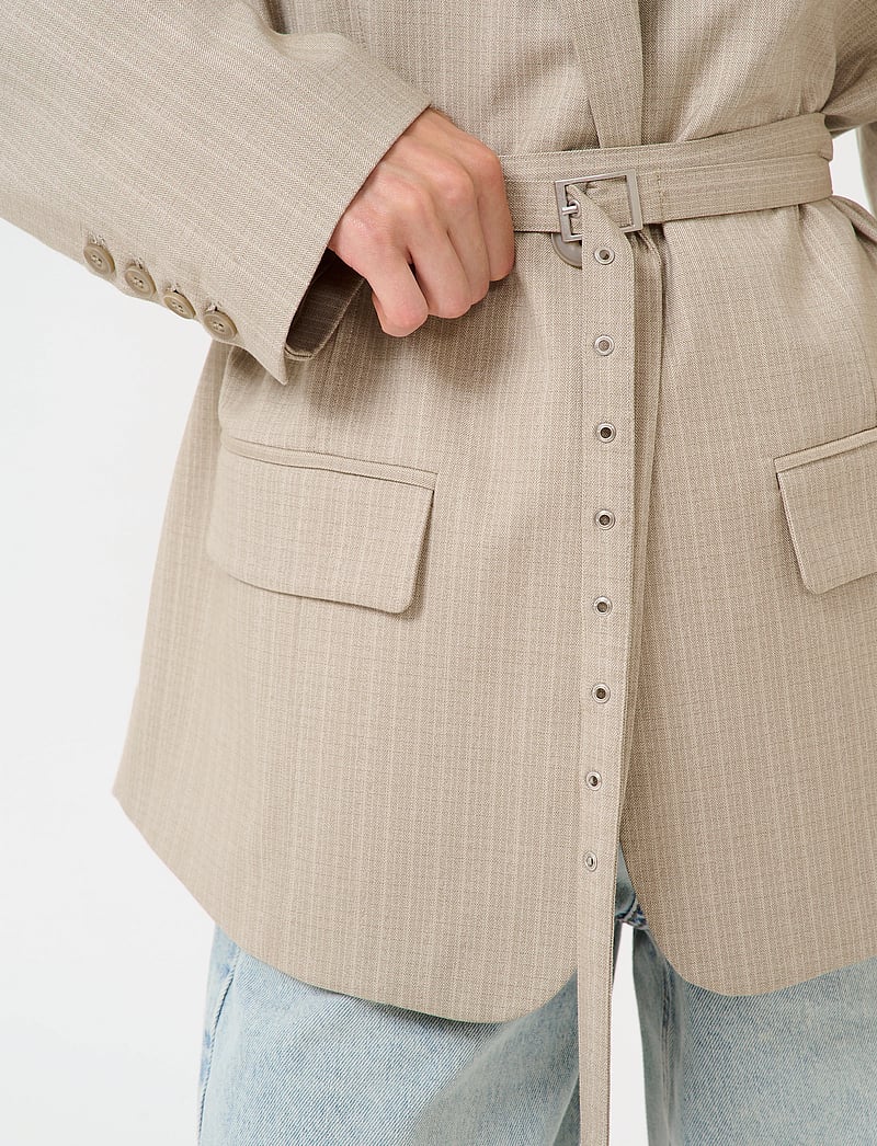 Gestuz - GZtiff OZ blazer - single breasted blazers - pinstripe dust green - 5