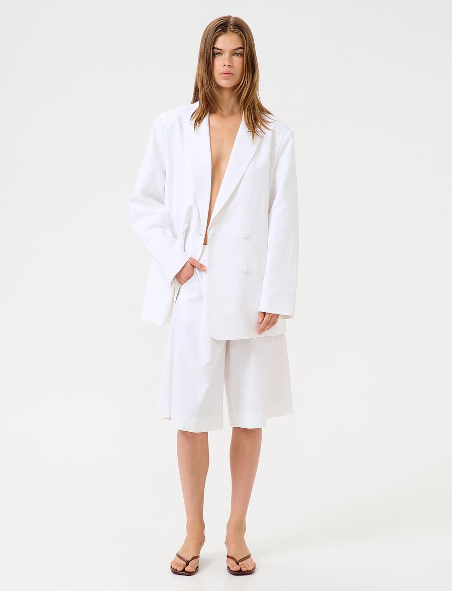 Gestuz - GZizza linen MW shorts - vabaaja lühikesed püksid - bright white - 3