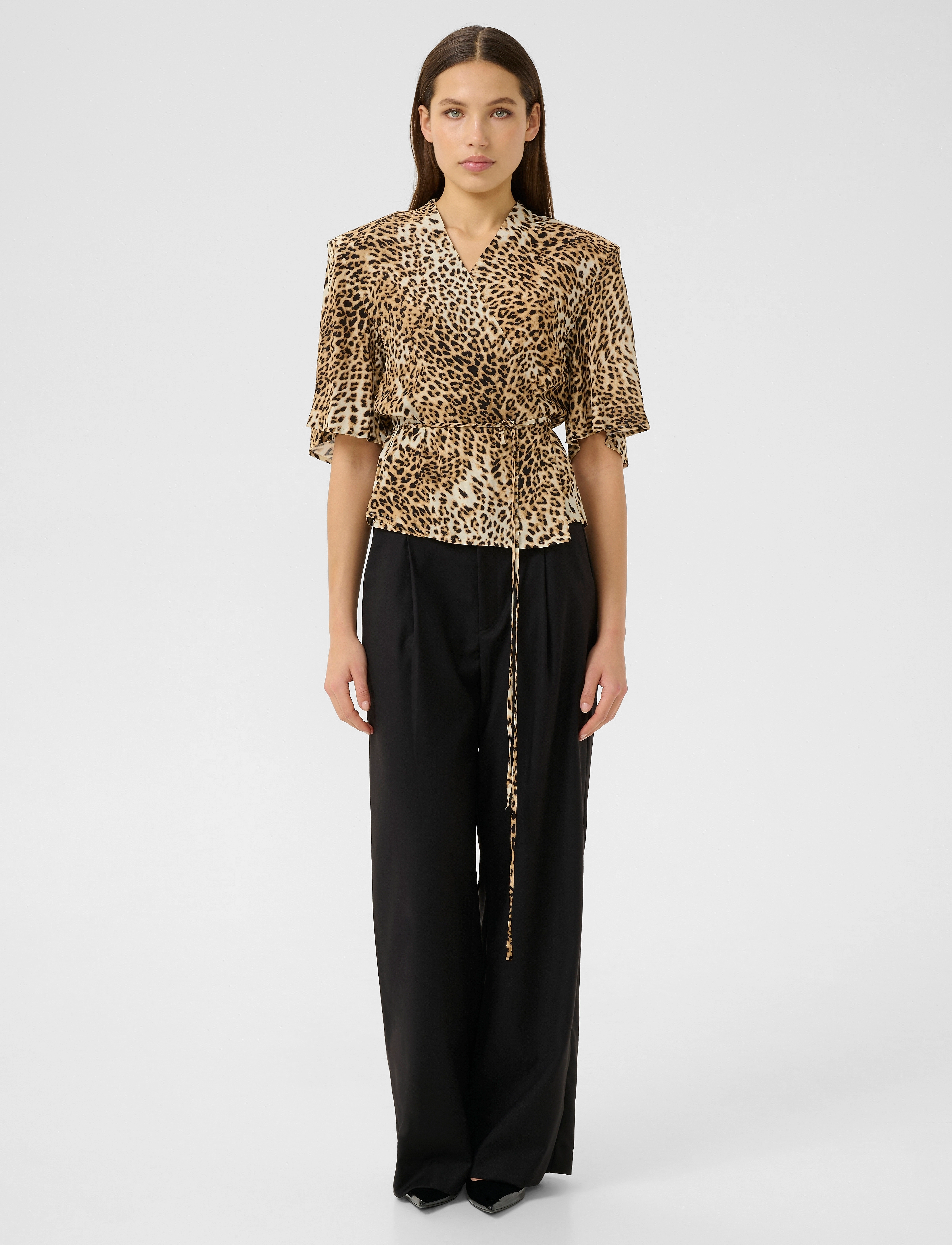 Gestuz - GZkadla wrap top - short-sleeved blouses - light leopard - 3