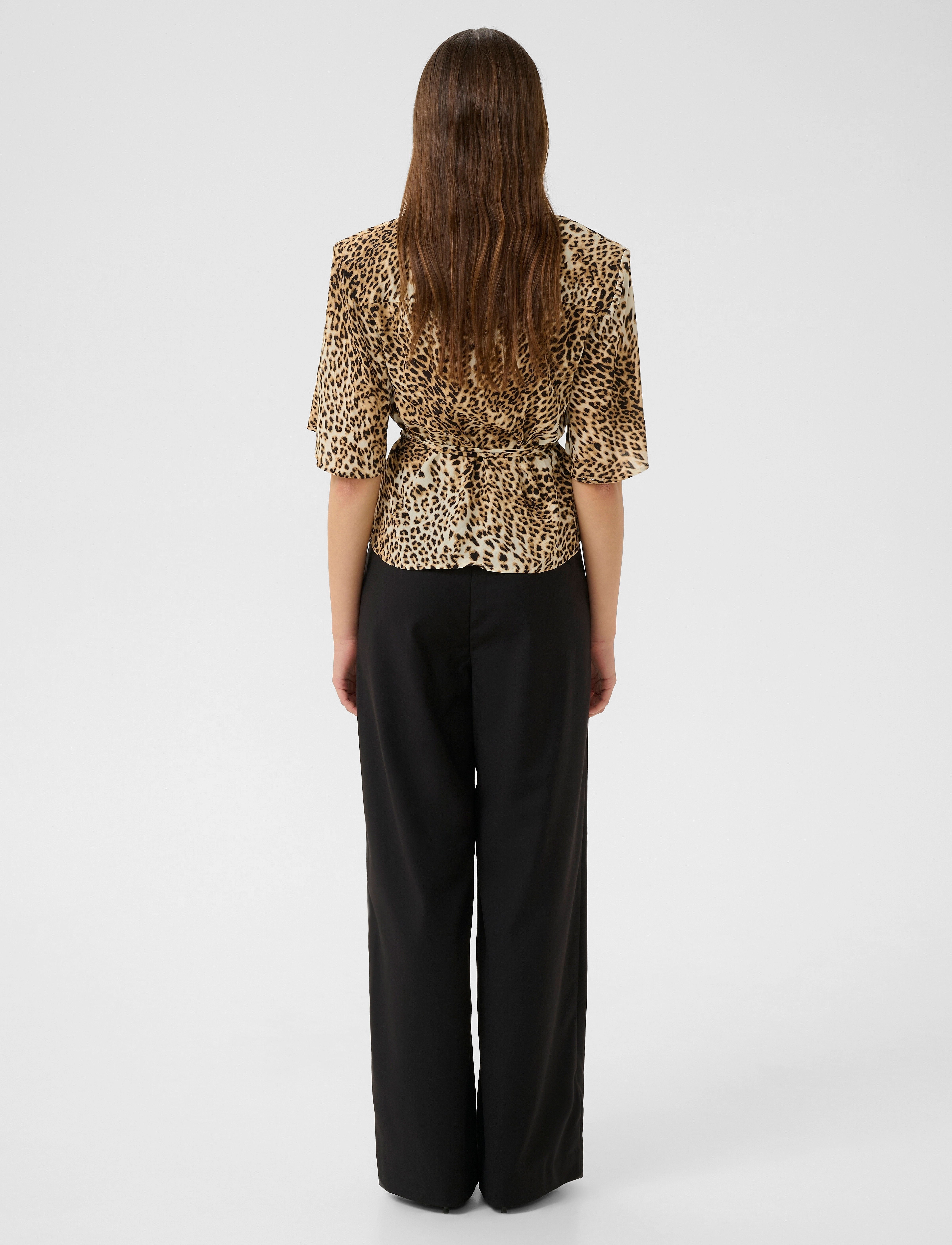 Gestuz - GZkadla wrap top - short-sleeved blouses - light leopard - 4