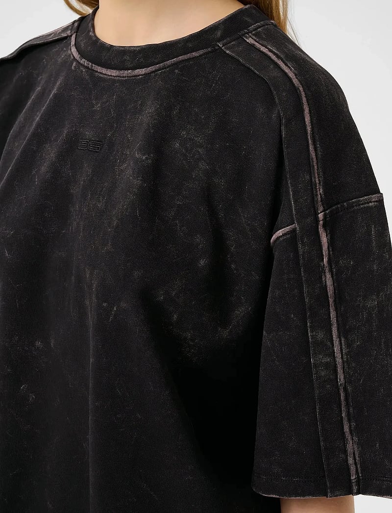 Gestuz - GZneia OZ tee - t-shirts - black brown washed - 5