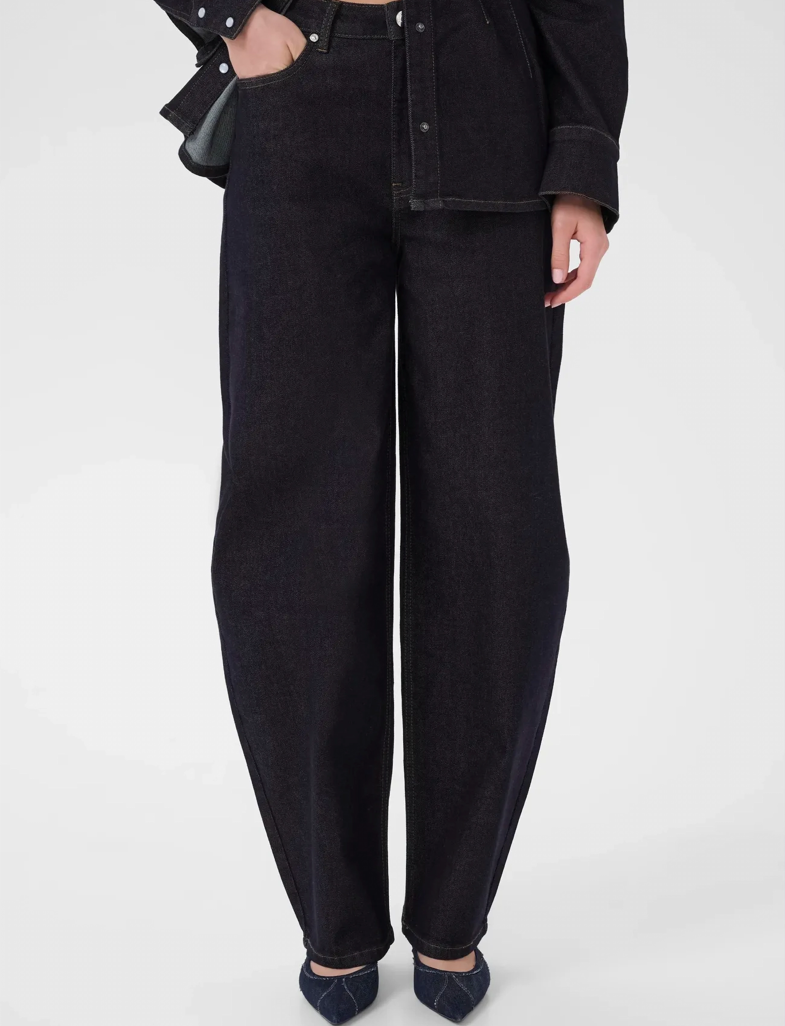 Gestuz GZmae HW barrel jeans - Tøj - DARK BLUE RINSE / navy