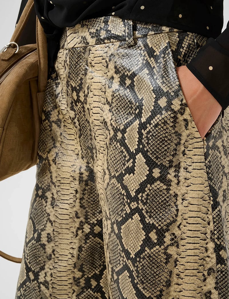 Gestuz - GZallis MW snake shorts - culottes - pale khaki snake - 5