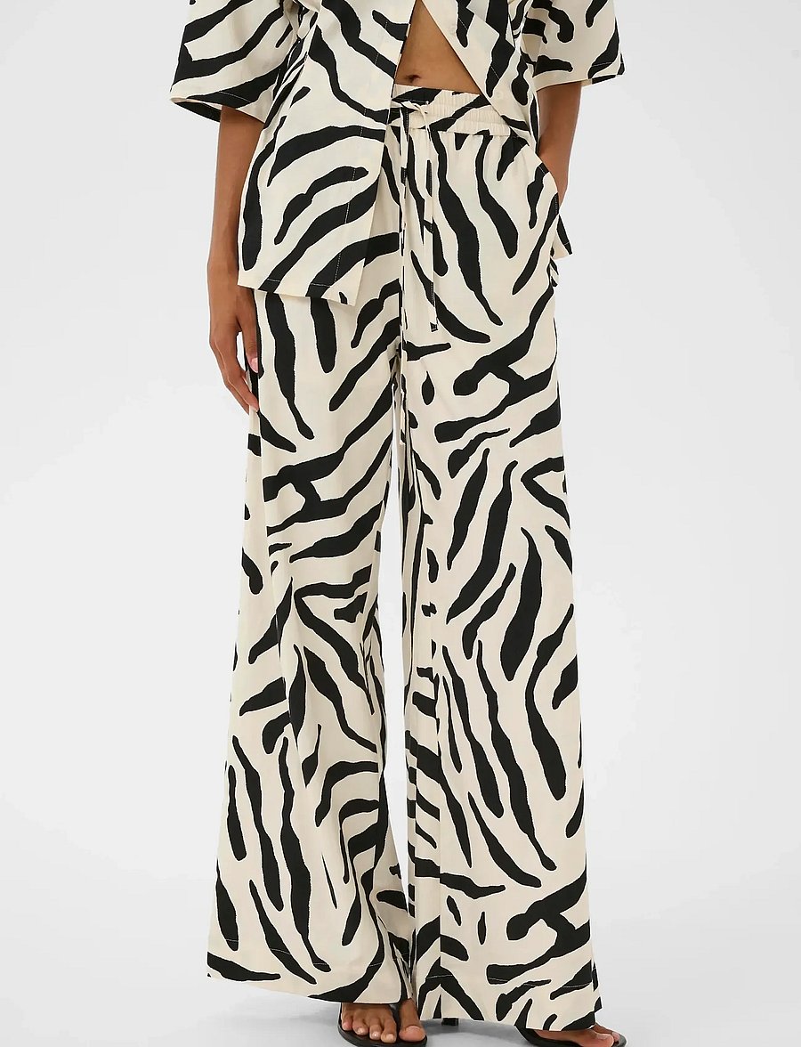 Gestuz - GZzeona P HW pants - laia säärega püksid - graphic black white animal - 0