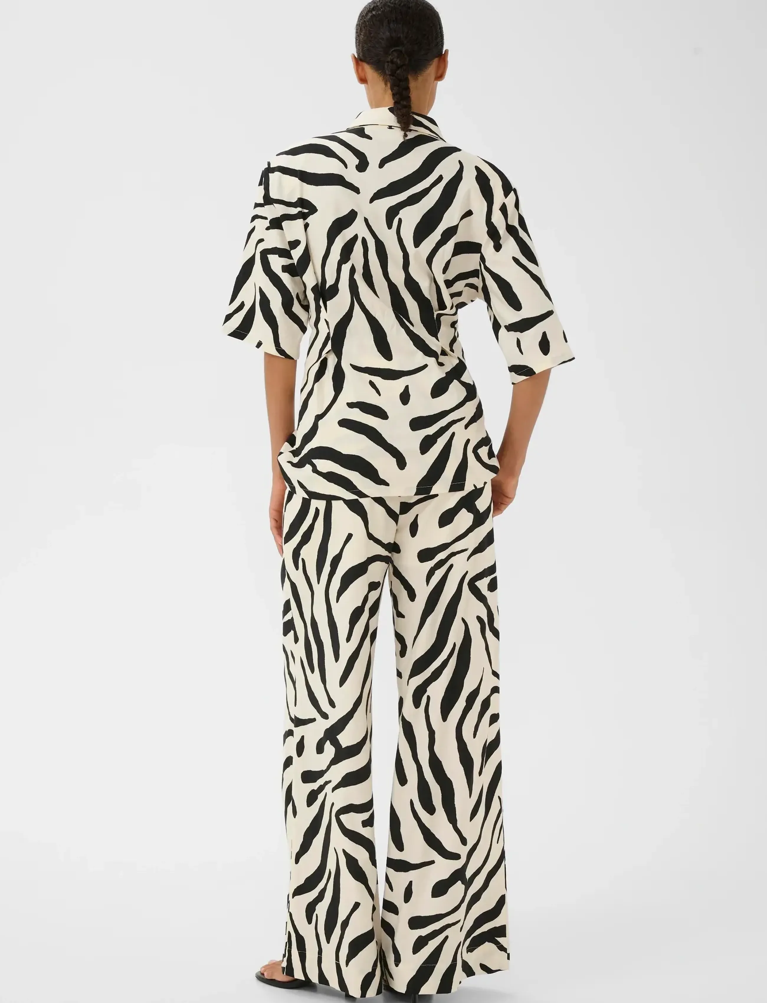 Gestuz - GZzeona P HW pants - wide leg trousers - graphic black white animal - 4