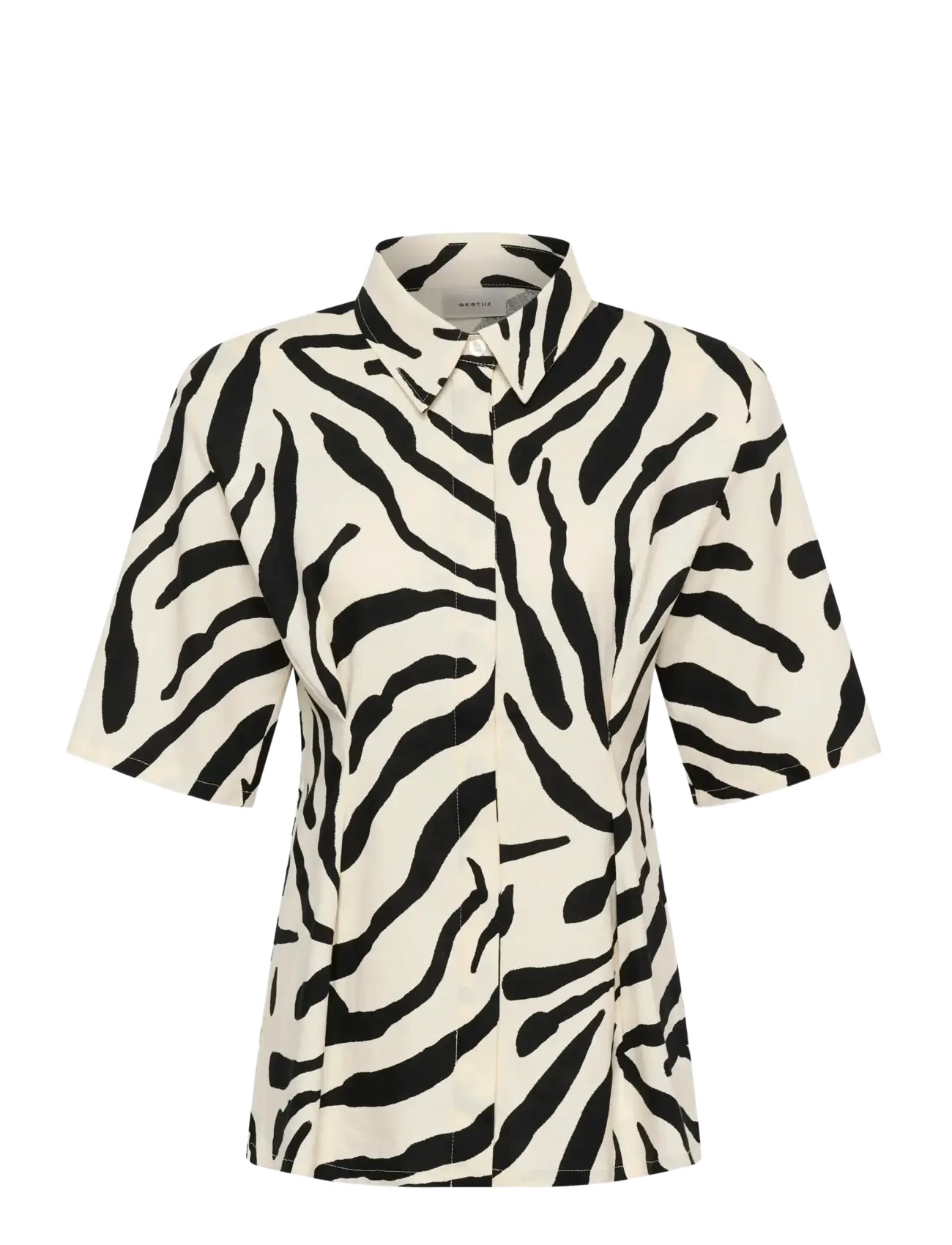 Gestuz GZzeona P SS shirt - Blouses & Overhemden - GRAPHIC BLACK WHITE ANIMAL / white
