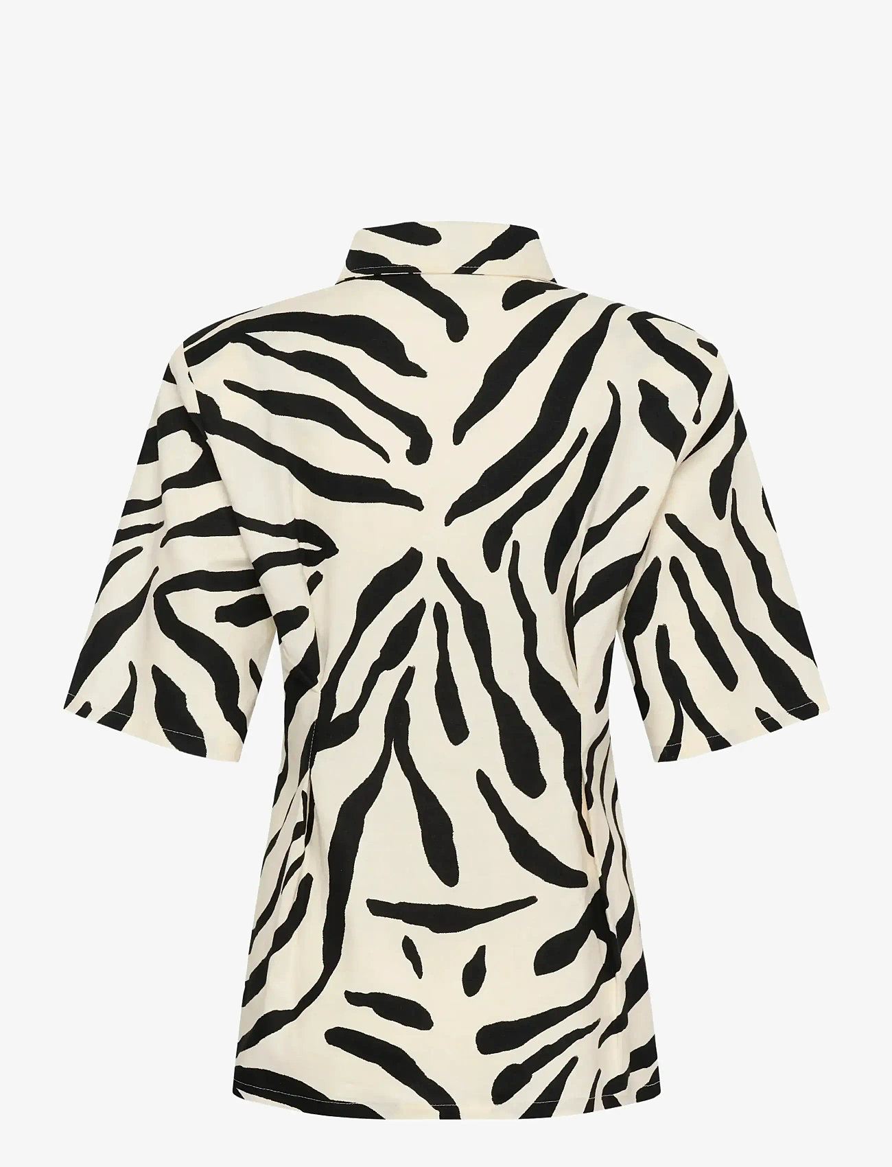 Gestuz - GZzeona P SS shirt - kortærmede skjorter - graphic black white animal - 2