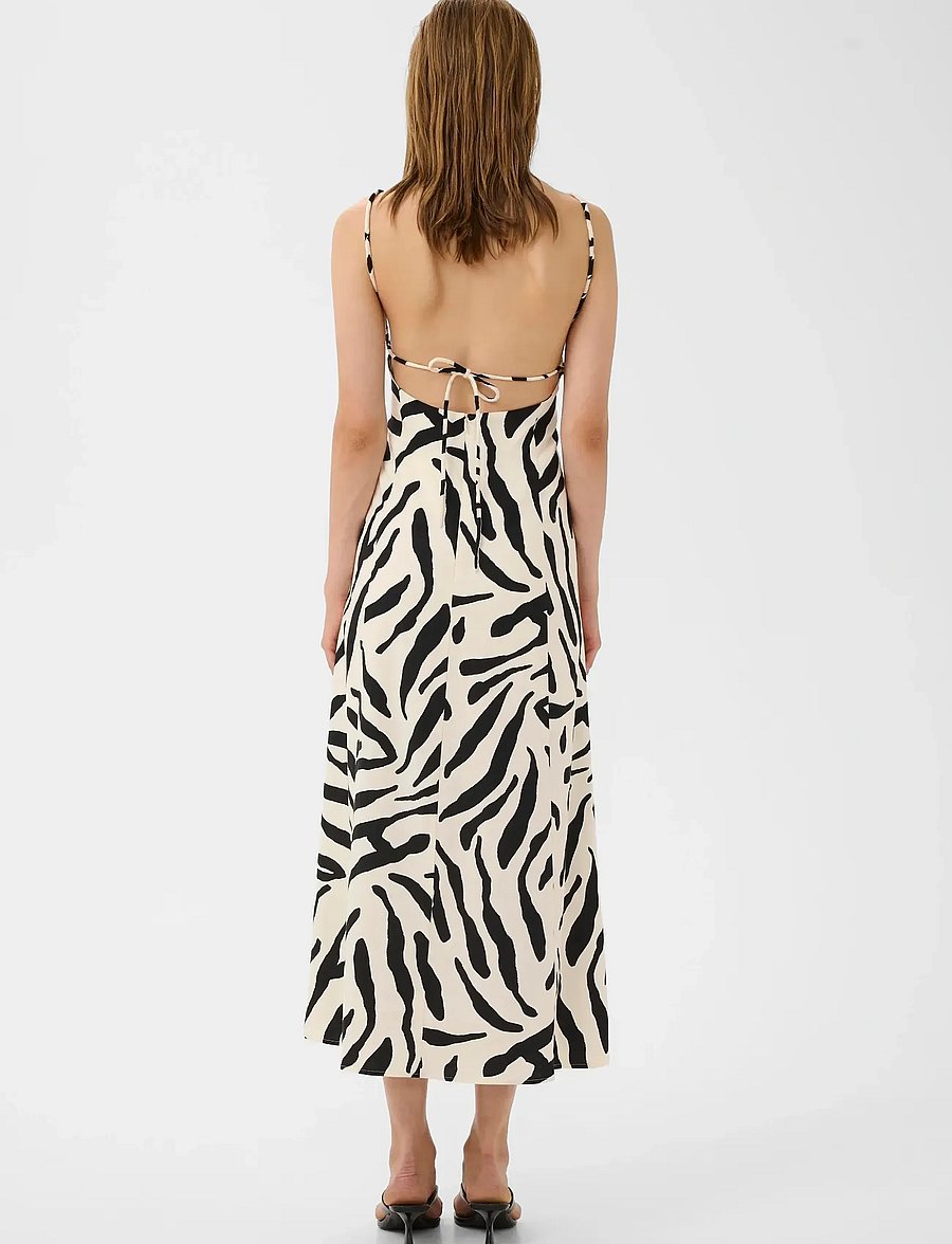 Gestuz - GZzeona P dress - Õhtukleidid - graphic black white animal - 4