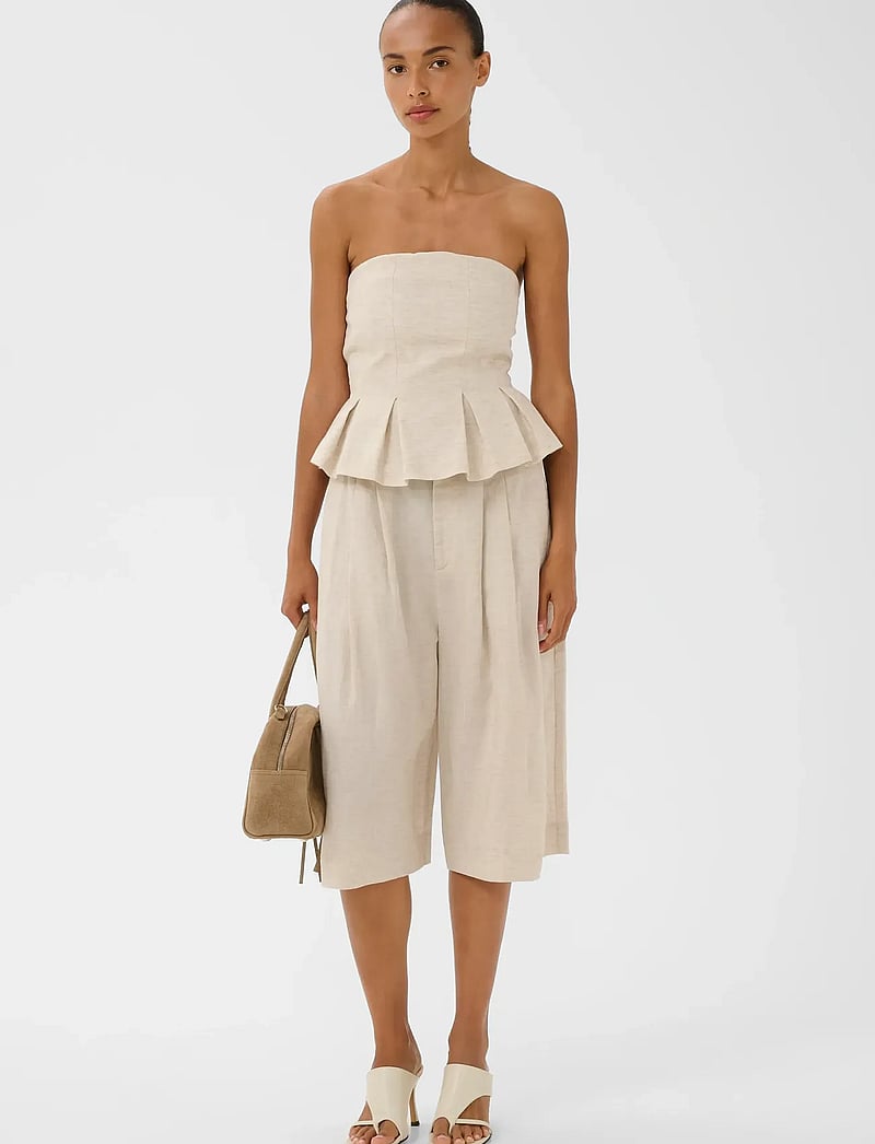 Gestuz - GZriava MW shorts - bermudashorts - light sand melange - 3