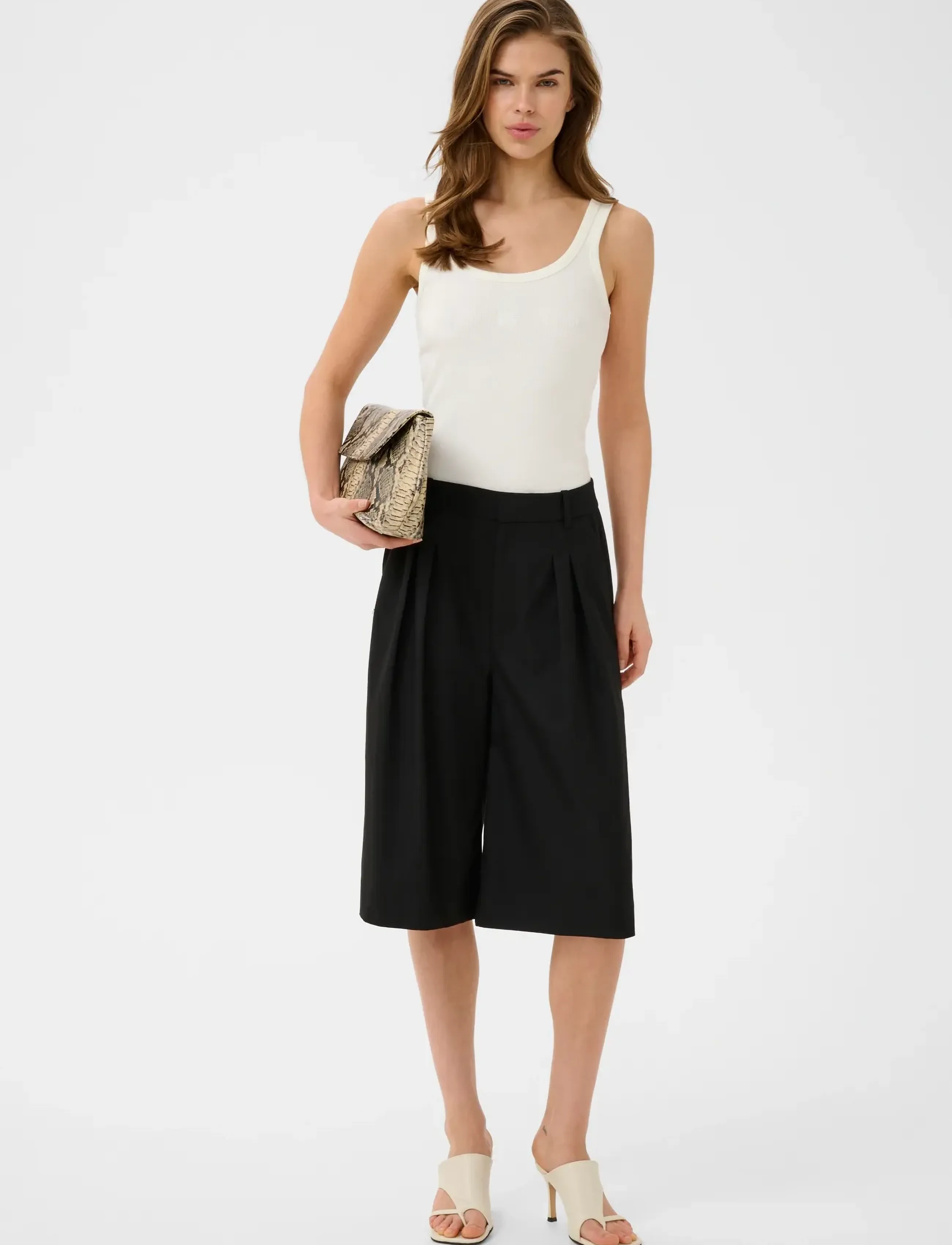 Gestuz - GZpaula HW wide shorts - casual shorts - black - 3