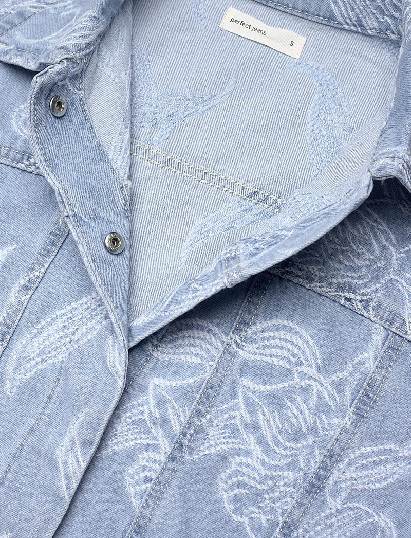 Gina Tricot - Embroidery denim shirt - kevadjoped - blue - 2