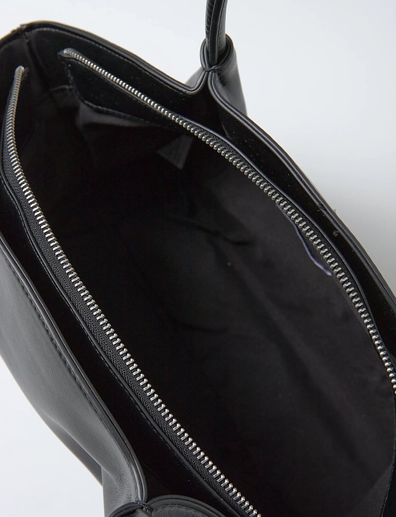 Gina Tricot Fold Detail Shoulder Bag (GTT27729) - Handbags - Boozt.com Gina Tricot Fold Detail Shoulder Bag (GTT27729) - Handbags - Boozt.com