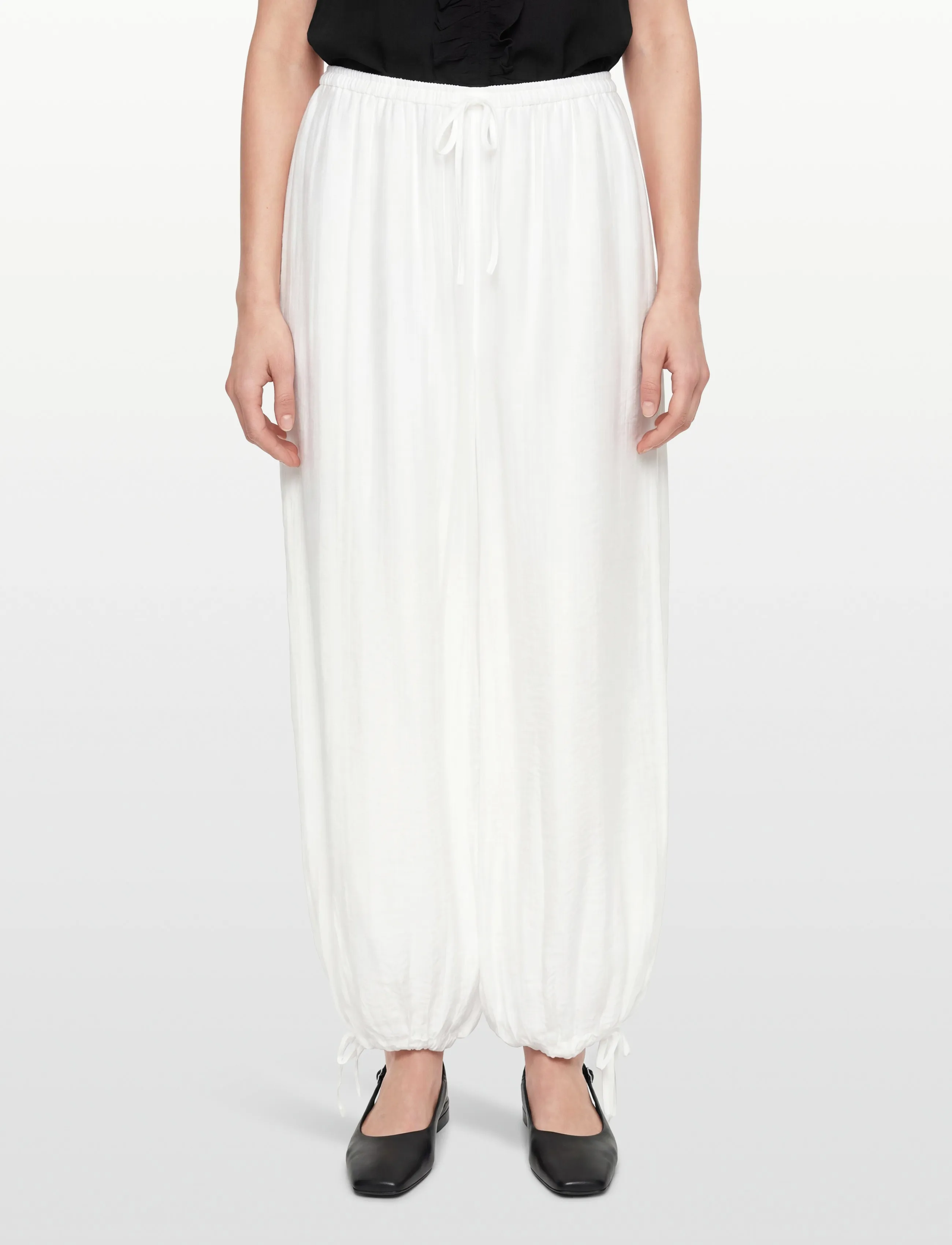 Gina Tricot - Sheer balloon trousers - hosen mit geradem bein - white (1000) - 3