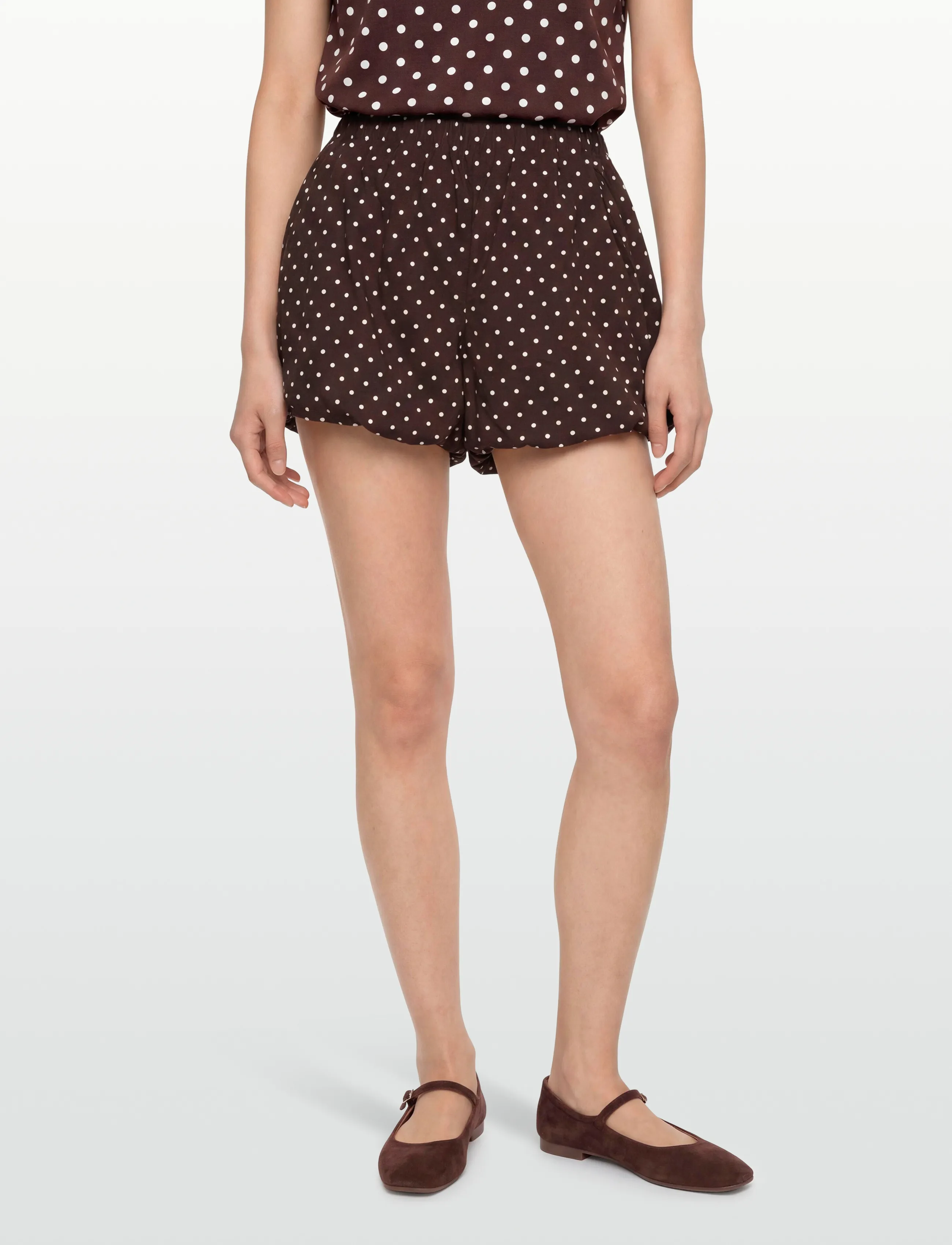 Gina Tricot - Mini balloon shorts - vabaaja lühikesed püksid - brown dot aop (7963) - 3