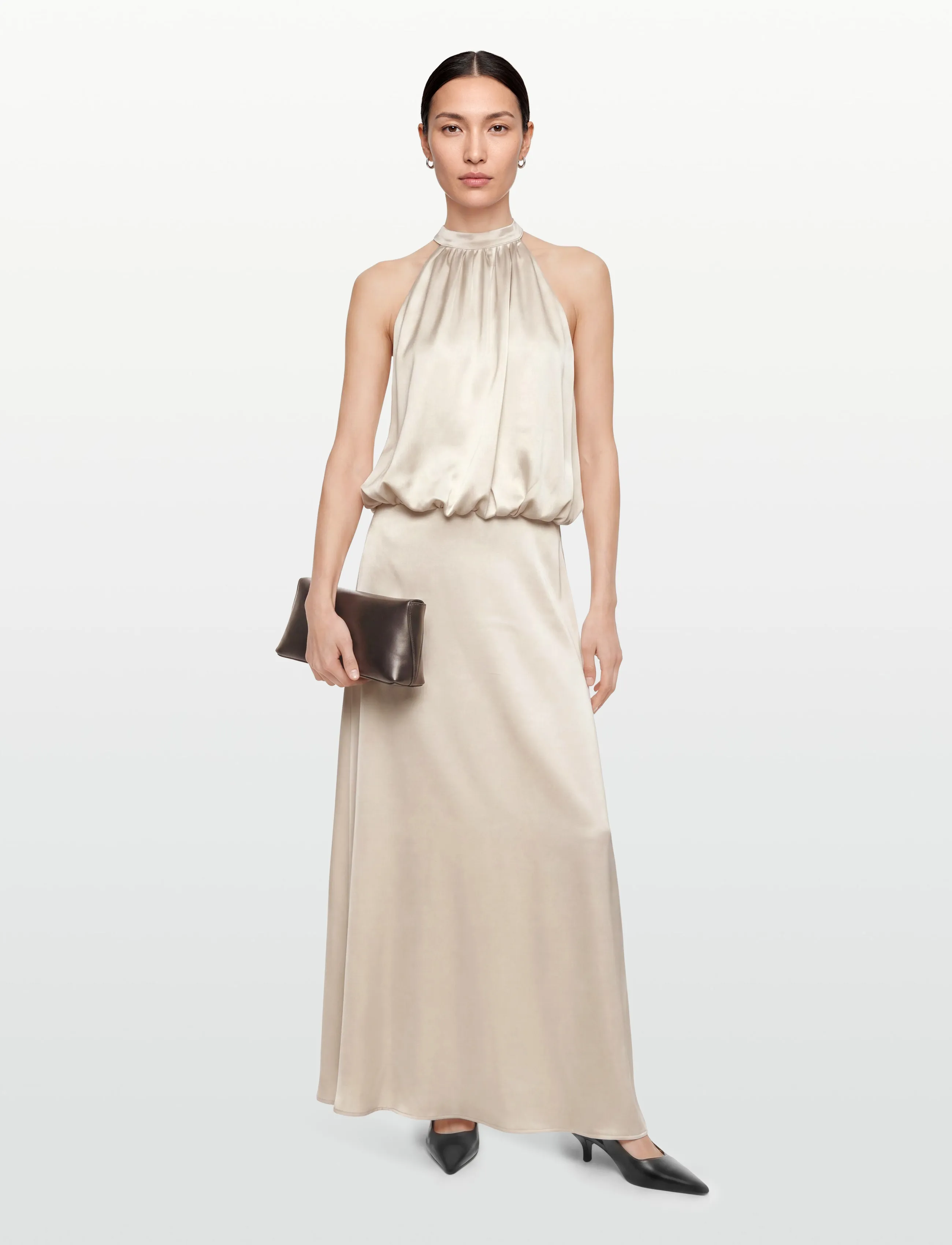 Gina Tricot Satin halterneck maxi dress - Kläder - LIGHT BEIGE (7070) / beige