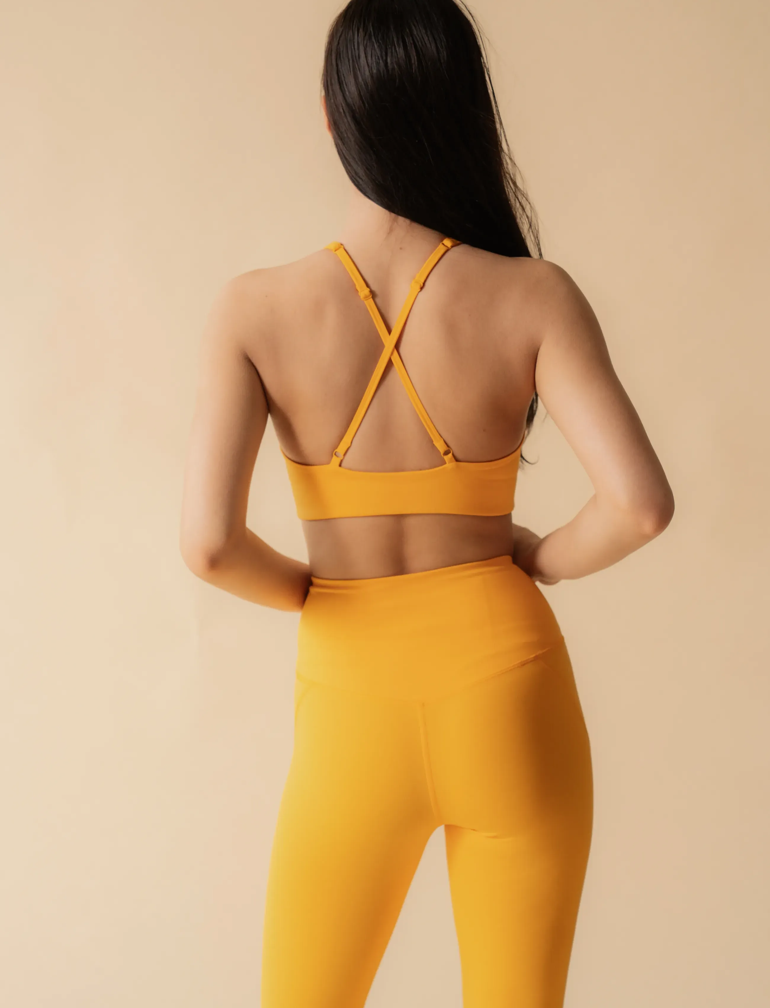 Girlfriend Collective - Topanga Bra, Cross-Back - sport-bh: medium support - golden glow - 3