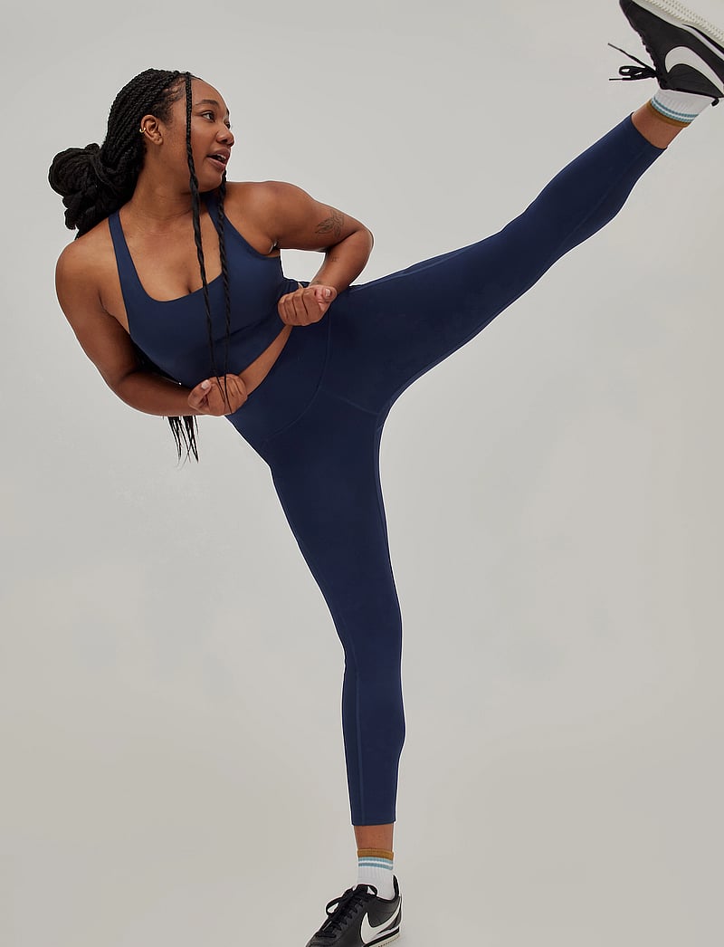 Girlfriend Collective - Paloma Bra - medium support - midnight - 4