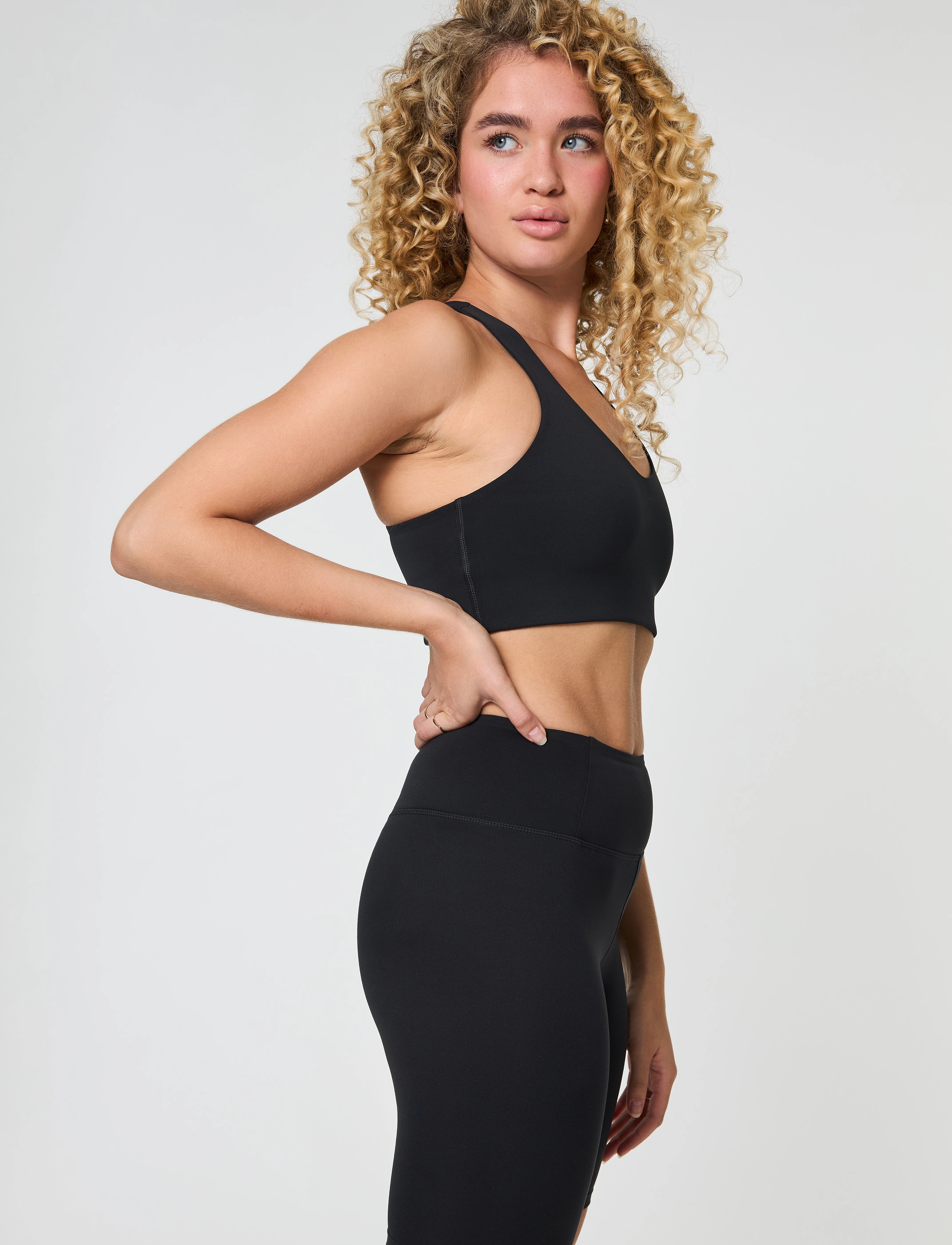 Girlfriend Collective - Float Lola Bra - medium support - black - 4